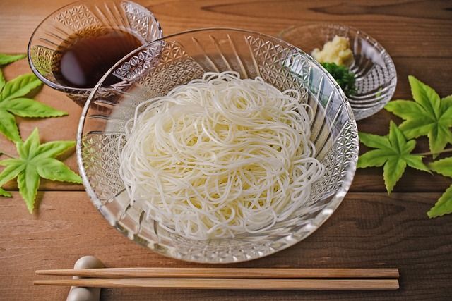 ガラスの器に入ったそうめん