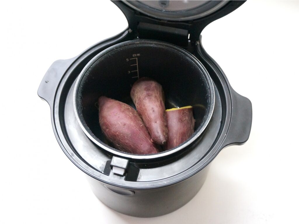 さつまいもが炊飯器に入っている