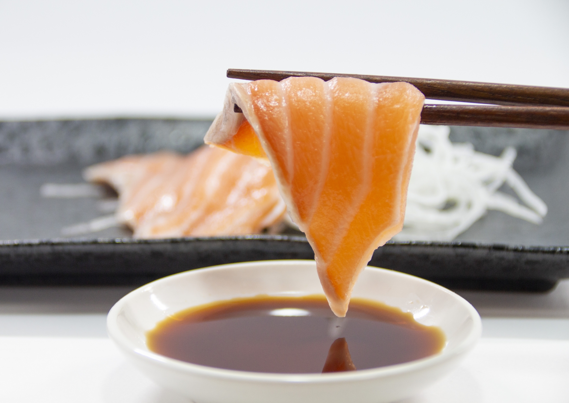 醤油につけたサーモン