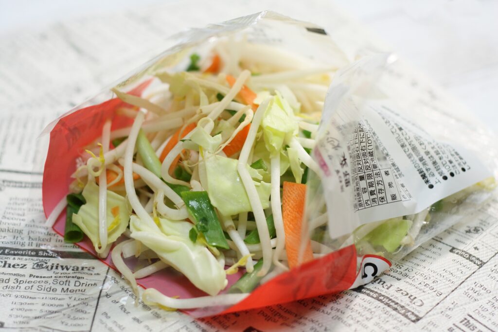 コンビニの袋野菜