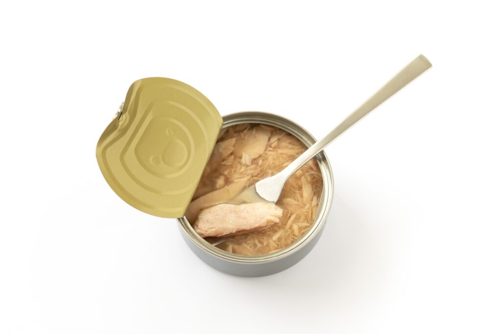 蓋を開けたツナ缶×フォーク