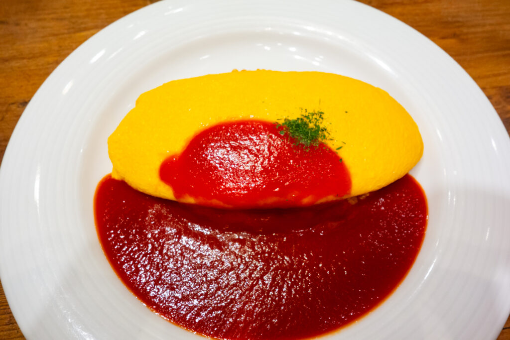 ケチャップのかかったオムライス