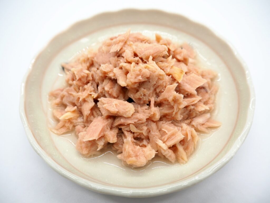お皿に乗ったツナ