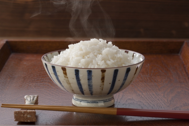 茶碗に盛られたご飯