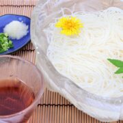 そうめんと麺つゆと薬味